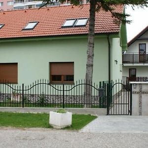 Vila Ria Bed and Breakfast Μπρατισλάβα Exterior photo