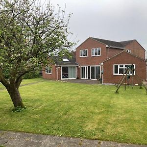 Fully Accessible Hampshire Home Waterlooville Exterior photo