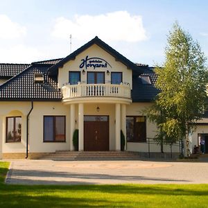 Hotel Gosciniec Horyzont Zemborzyce Tereszyńskie Exterior photo