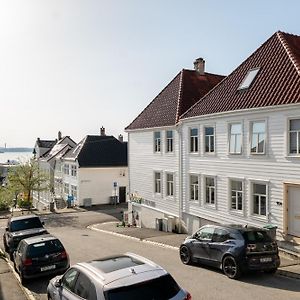 Dinbnb Apartments I Luxury Apartment Behind Bryggen I Renovated 2024 Μπέργκεν Exterior photo
