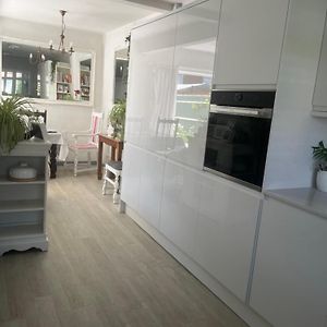 Comfortable Quiet Room In Shared 3 Bedroom Hse Centre Γουόλινγκφορντ Exterior photo