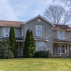 Maplewood Farmhouse Βίλα Howland Corners Exterior photo