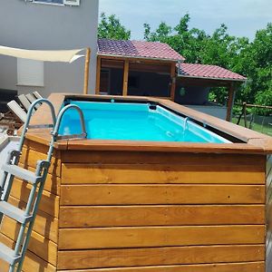 Apartman Goga With Pool And Jacuzzi Διαμέρισμα Labin  Exterior photo