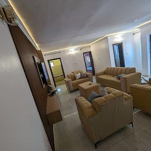 King-Size 2-Bed-Apt With 24Hrs Pwr & Wifi Διαμέρισμα Λάγος Exterior photo