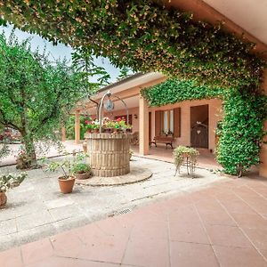 Italian Experience-Villa Rosso Corbezzolo Carassai Exterior photo