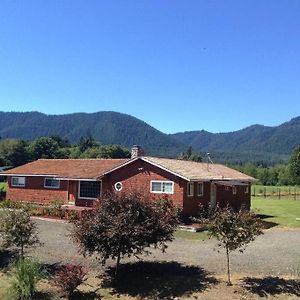 The River'S Edge In Lake Quinault Exterior photo