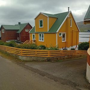 Det Lille Gule Hus Βίλα Trongisvágur Exterior photo