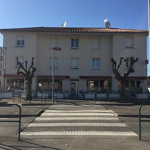 Le Logis Dauphinois Ξενοδοχείο Roussillon  Exterior photo