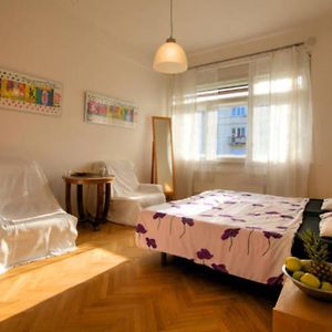 Apartment Sedlcanska - You Will Save Money Here - Equipped With Antique Furniture Πράγα Room photo