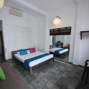 The 240 Ξενοδοχείο Πνομ Πενχ Exterior photo