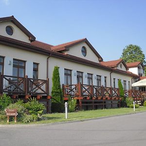 Red Deer Hotel Brezno Exterior photo