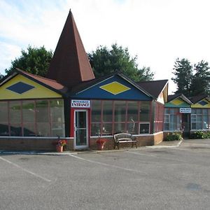 Red Top Motor Inn Iron Bridge Exterior photo