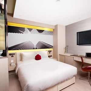 Butterfly On Waterfront Boutique Hotel Sheung Wan Χονγκ Κονγκ Room photo