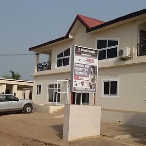 Royal Triangle Guest House Nsawam Exterior photo