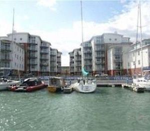 Waterside Apartment Cowes  Exterior photo
