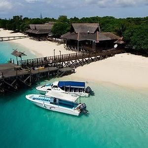 The Reef Dive Resort Mataking Island Exterior photo