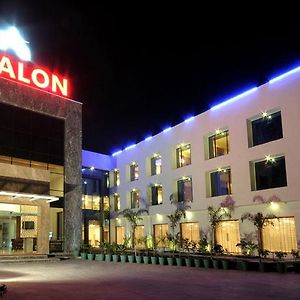 Avalon Hotel & Banquets Αχμπανταμπάντ Exterior photo