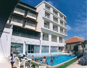 Le Crillon Ξενοδοχείο Μπρουμάνα Exterior photo