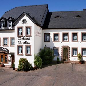 Gastehaus Weingut - Frohliches Weinfass Ξενοδοχείο Kenn Exterior photo