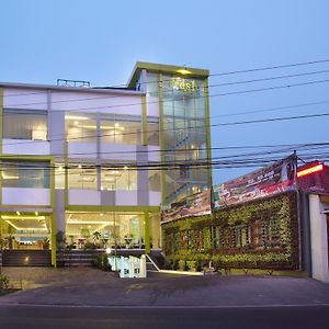 Fresh Hotel Sukabumi Exterior photo
