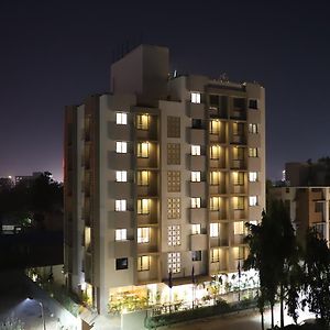Ebony Residency Ξενοδοχείο Αχμπανταμπάντ Exterior photo
