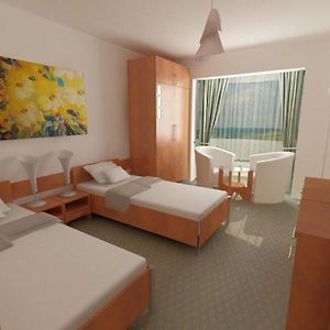 Hotel Flormang Κραϊόβα Room photo
