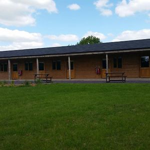 Cowbridge Cabins Μοτέλ Exterior photo