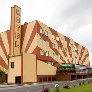 Hotel Restauracja Cukropol Gostyń Exterior photo