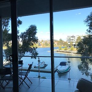 Marina View Apartment On The Maribyrnong River, Μελβούρνη Exterior photo