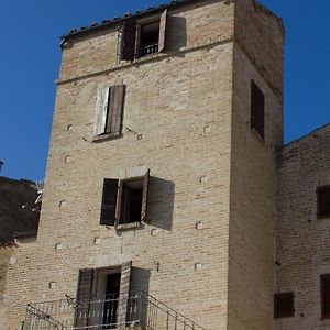 La Torre Di Kelly - Kelly'S Tower Διαμέρισμα Carassai Exterior photo
