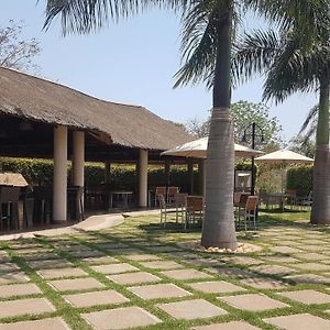 Ufulu Gardens Hotel Λιλόνγκουε Exterior photo