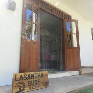Lasantha Surf, Madiha Ματάρα Exterior photo