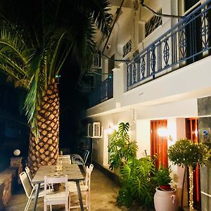 Ξενοδοχείο Γεώργιος Ágios Kírykos Exterior photo