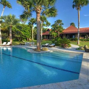 Villa Ataraxia Luxury Beachfront Vacation Rental Καμπαρέτε Exterior photo