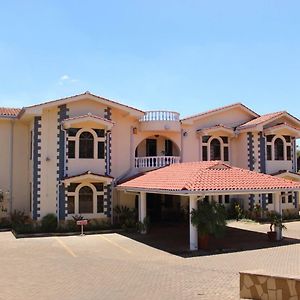 Tara Suites Ναϊρόμπι Exterior photo