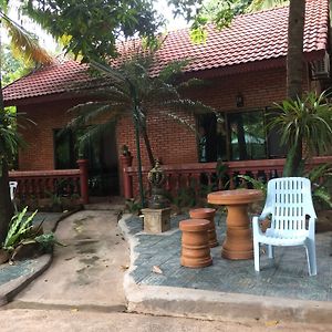 L'Elephant Blanc Resort Πνομ Πενχ Exterior photo