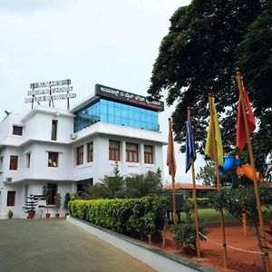 Kumar'S The White House Ξενοδοχείο Mysore Exterior photo