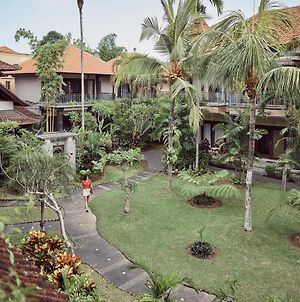 Outpost Ubud Coliving Suites Μπαλί Exterior photo