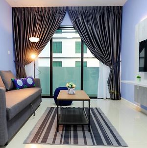 Cozy & High Floor Suite In Suasana Jb 15, Views Τζόχορ Μπάχρου Exterior photo