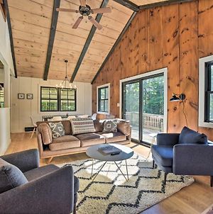 Sleek Cabin With Deck, 8 Miles To Mount Snow And Hikes Βίλα Wilmington Exterior photo
