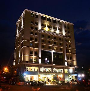 De Sovrani Ξενοδοχείο Καλκούτα Exterior photo