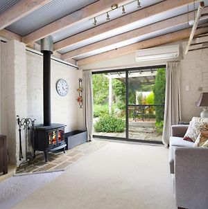 Little Haven Leura Cottage With Spa Bath And Bbq Exterior photo