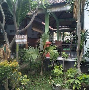 Beten Enjung Home Stay&Waroeng Αμέντ Exterior photo