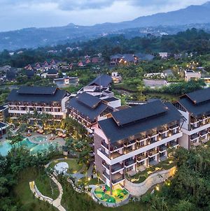 Pullman Ciawi Vimala Hills Resort Μπογκόρ Exterior photo