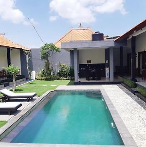 Plawa Bali Guest House Canggu Exterior photo