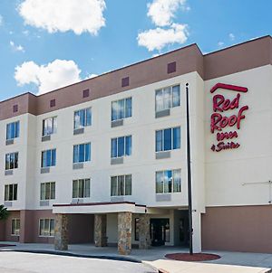 Red Roof Inn & Suites Fayetteville-Fort Bragg Exterior photo