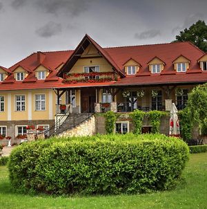 Zespol Palacowo-Parkowy Badzow Ξενοδοχείο Polkowice Exterior photo