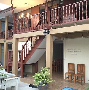 Siriwal Guesthouse Αγιουτάγια Exterior photo