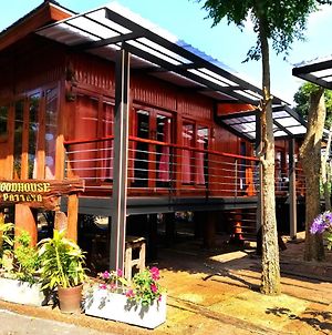 Wood House Pattaya Ξενοδοχείο Exterior photo
