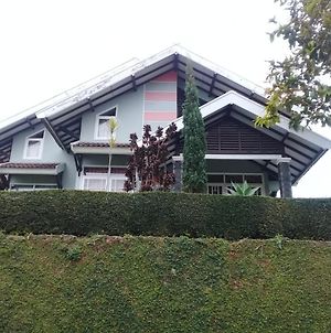 Villa Green Hill Cipanas Pacet Puncak Bogor Panjaweujan Exterior photo